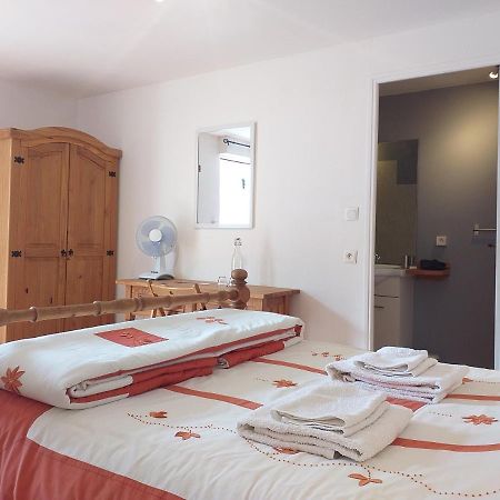 Bed and Breakfast Ancienne Ecole Cazaux-Villecomtal Екстер'єр фото