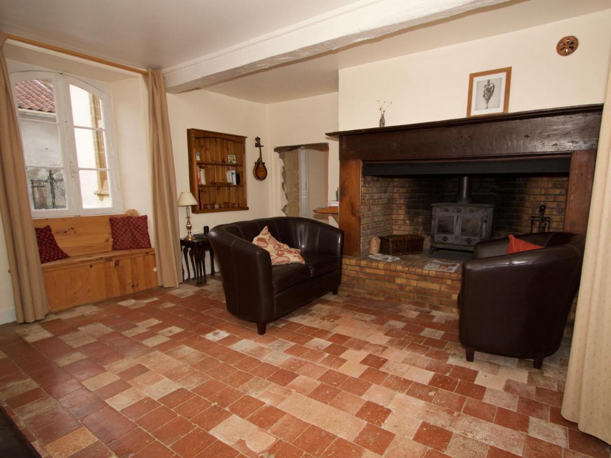 Bed and Breakfast Ancienne Ecole Cazaux-Villecomtal Екстер'єр фото