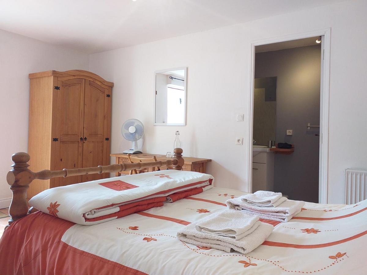 Bed and Breakfast Ancienne Ecole Cazaux-Villecomtal Екстер'єр фото