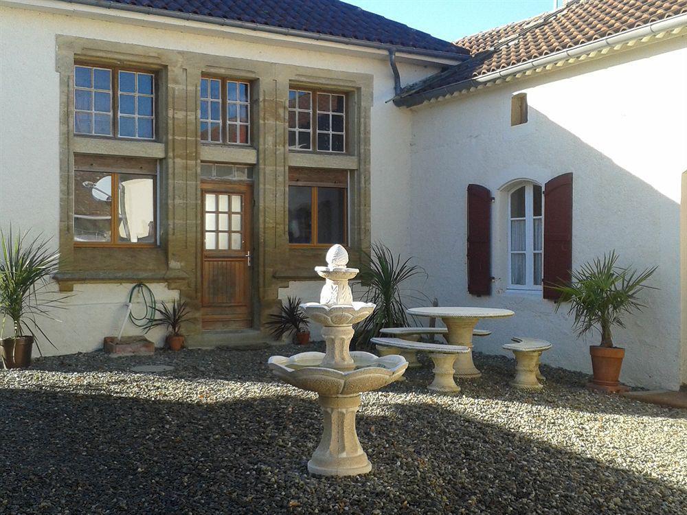 Bed and Breakfast Ancienne Ecole Cazaux-Villecomtal Екстер'єр фото