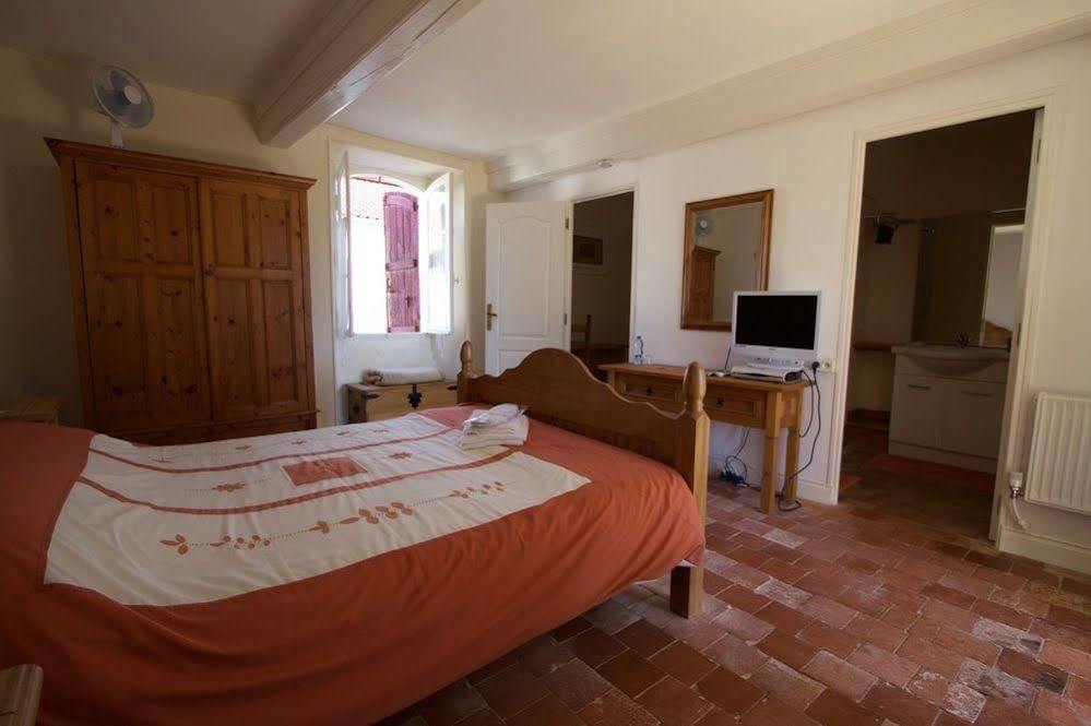 Bed and Breakfast Ancienne Ecole Cazaux-Villecomtal Екстер'єр фото