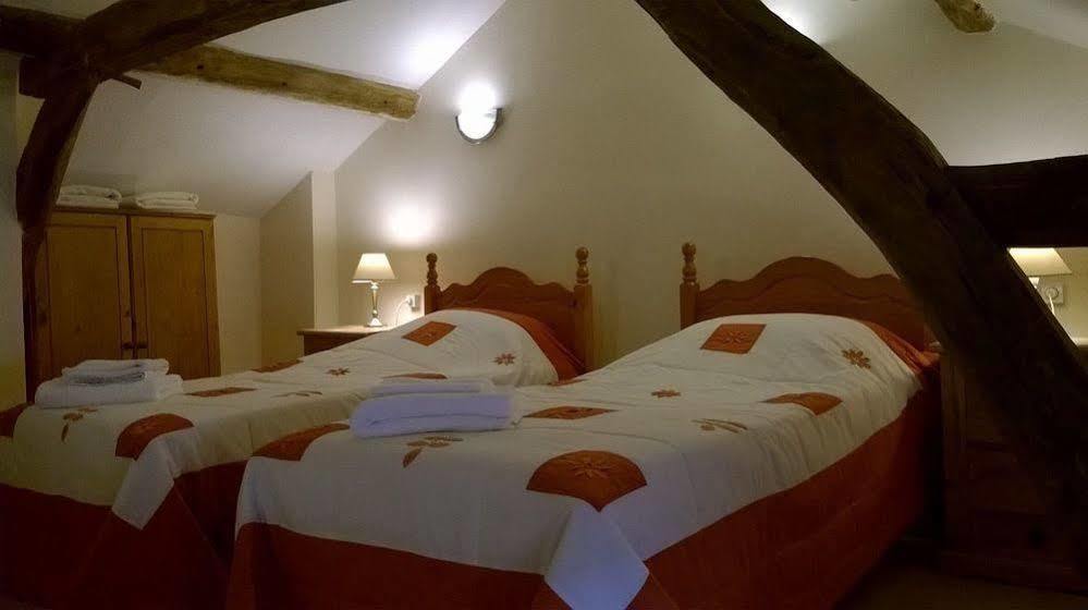 Bed and Breakfast Ancienne Ecole Cazaux-Villecomtal Екстер'єр фото