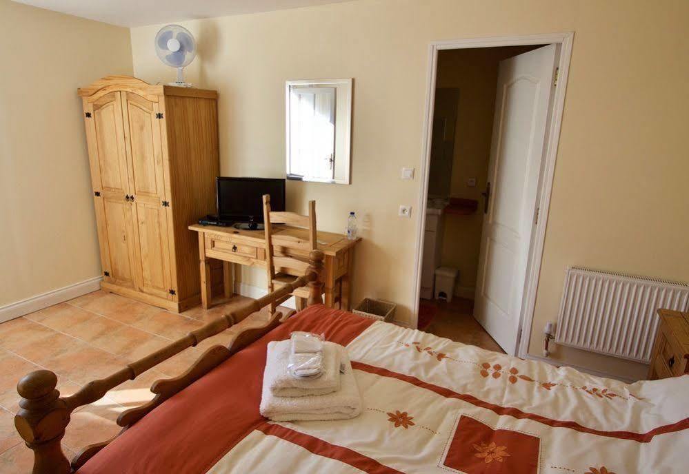 Bed and Breakfast Ancienne Ecole Cazaux-Villecomtal Екстер'єр фото